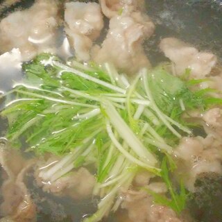 ごま油香る♪簡単♪とろける豚肉と水菜のスープ